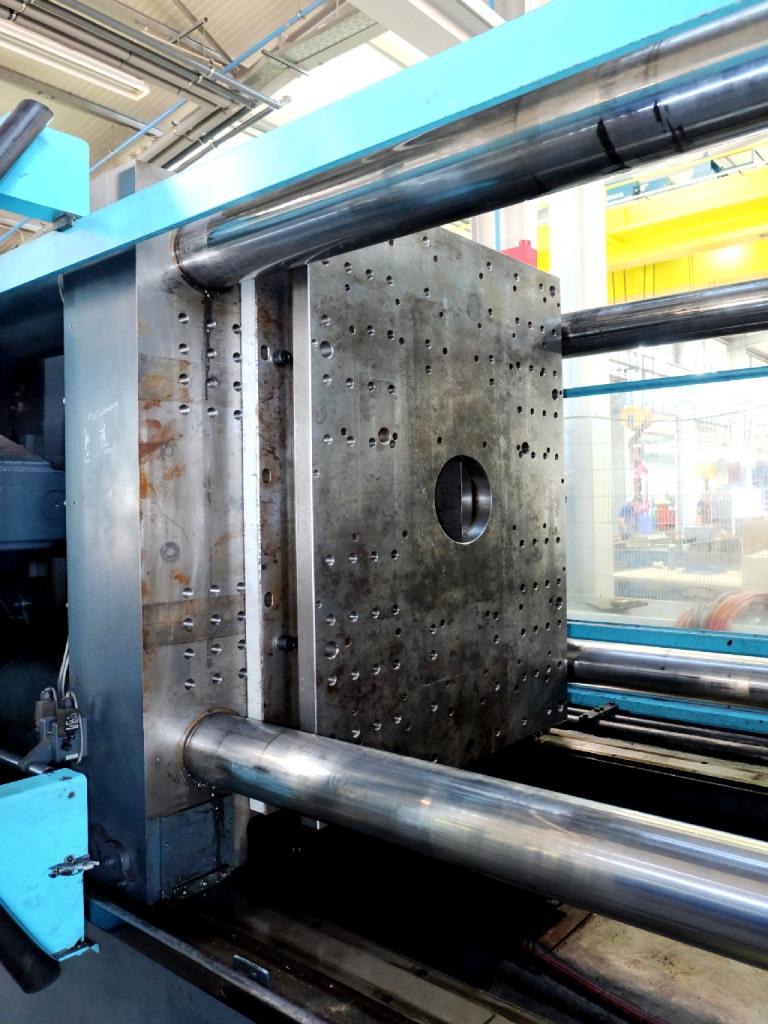 Machines for the manufacturing of foamed <br>and injected attachments and spare parts <br>for the automotive sector-11