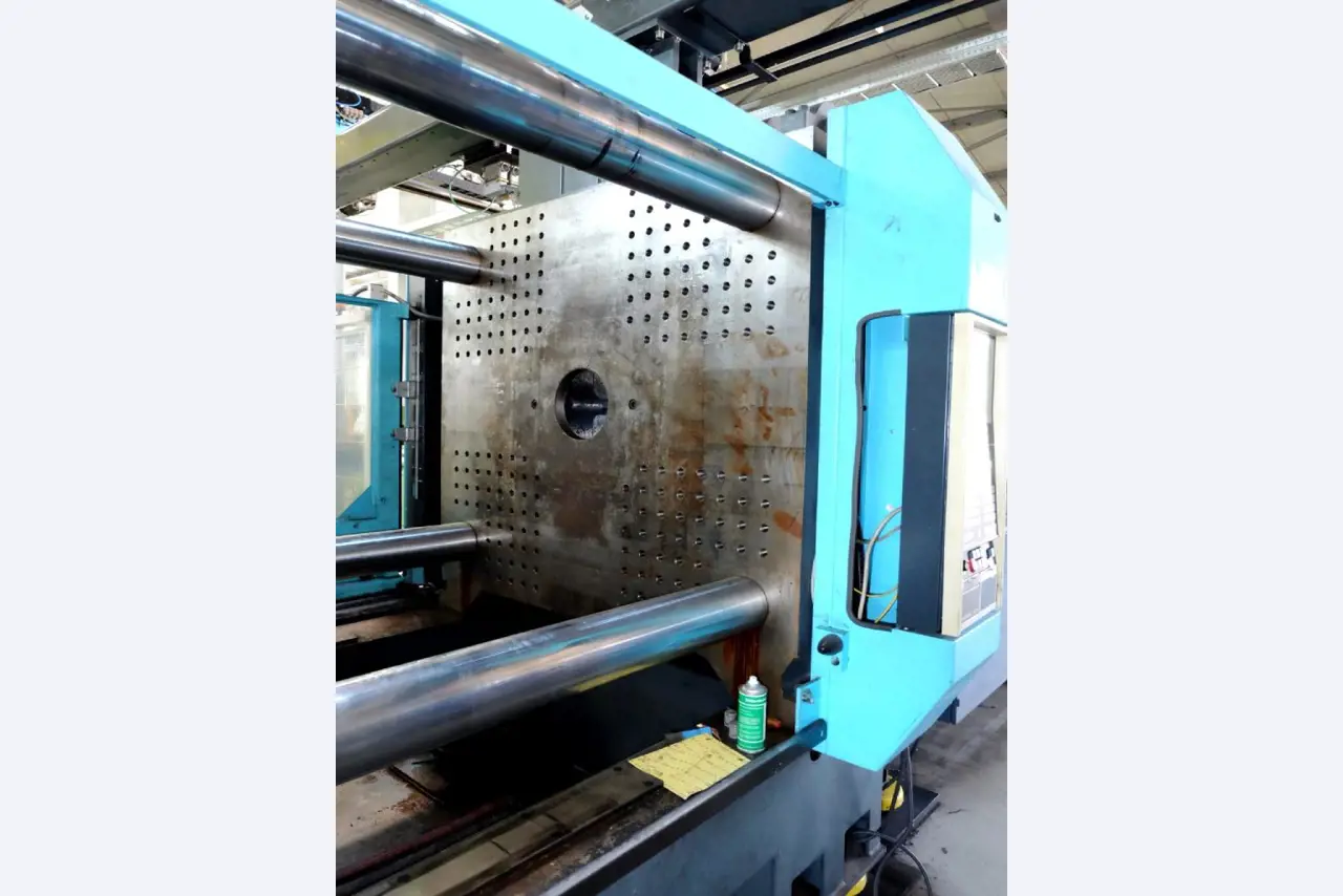 Machines for the manufacturing of foamed <br>and injected attachments and spare parts <br>for the automotive sector-12