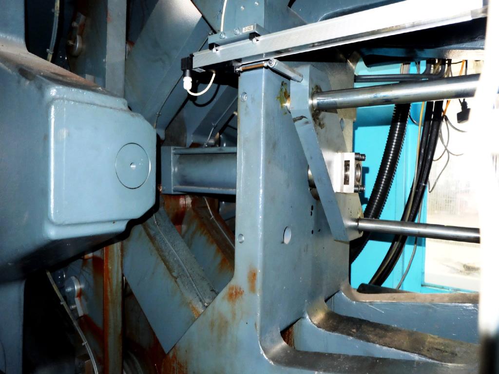 Machines for the manufacturing of foamed <br>and injected attachments and spare parts <br>for the automotive sector-14