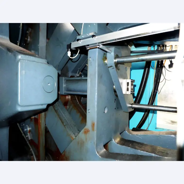 Machines for the manufacturing of foamed <br>and injected attachments and spare parts <br>for the automotive sector-14