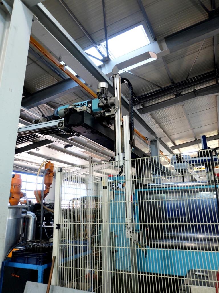 Machines for the manufacturing of foamed <br>and injected attachments and spare parts <br>for the automotive sector-16