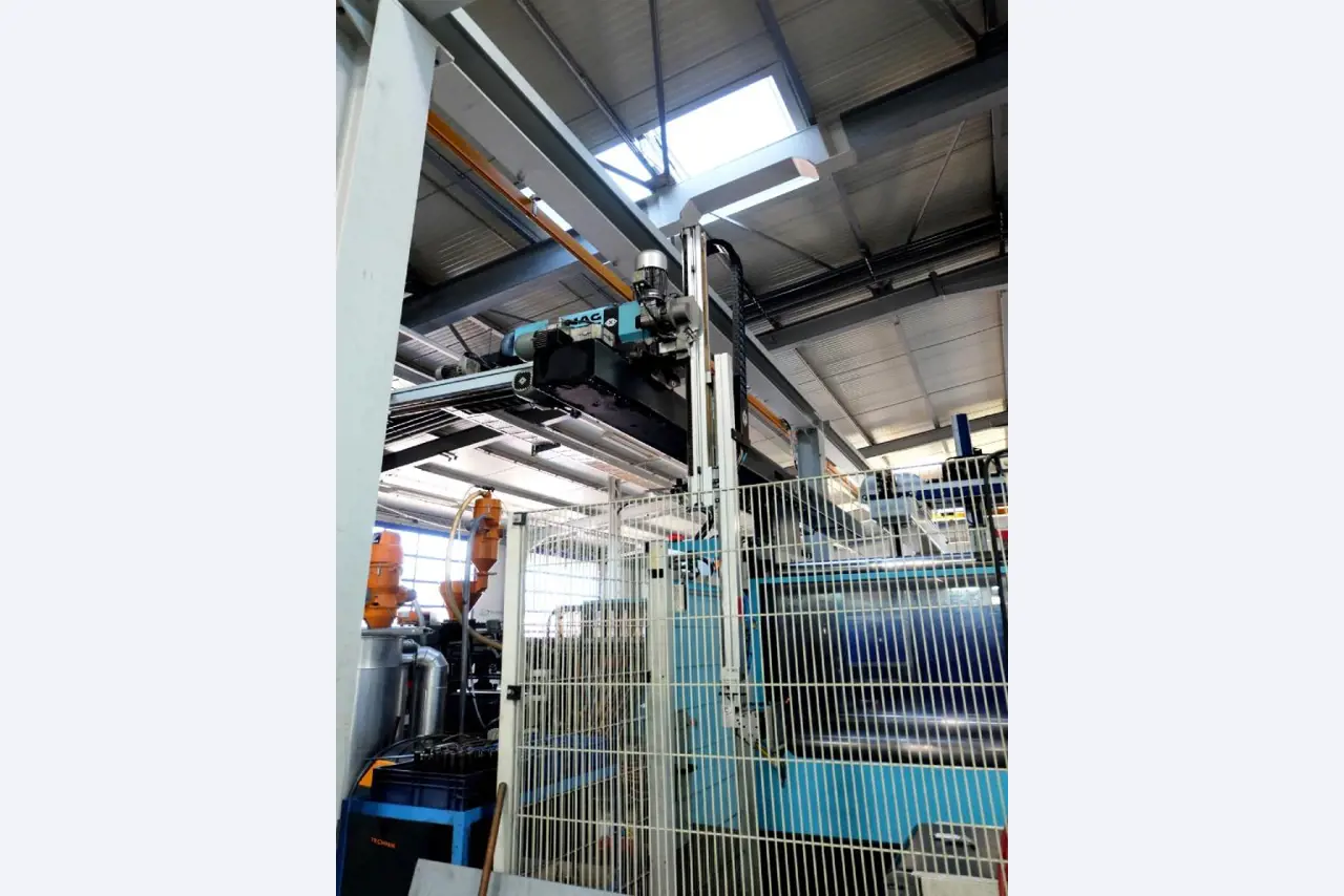 Machines for the manufacturing of foamed <br>and injected attachments and spare parts <br>for the automotive sector-16