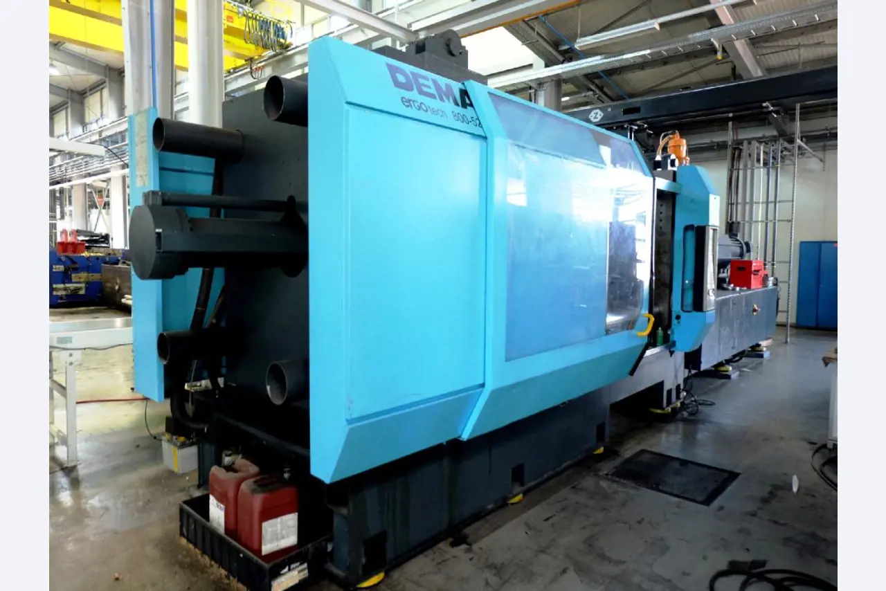 Machines for the manufacturing of foamed <br>and injected attachments and spare parts <br>for the automotive sector-1