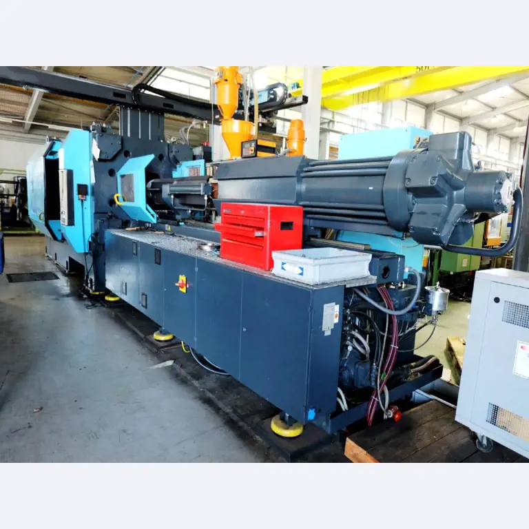 Machines for the manufacturing of foamed <br>and injected attachments and spare parts <br>for the automotive sector-2