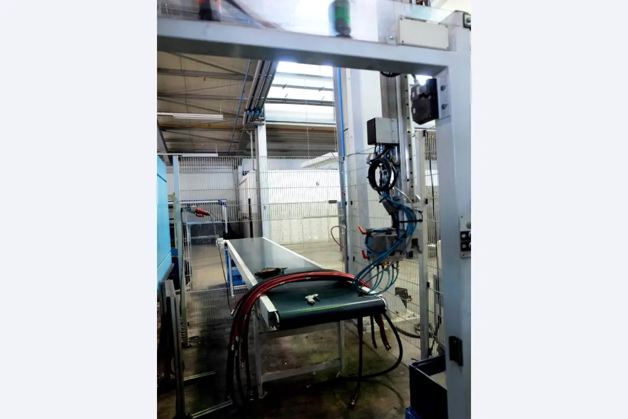Machines for the manufacturing of foamed <br>and injected attachments and spare parts <br>for the automotive sector-5