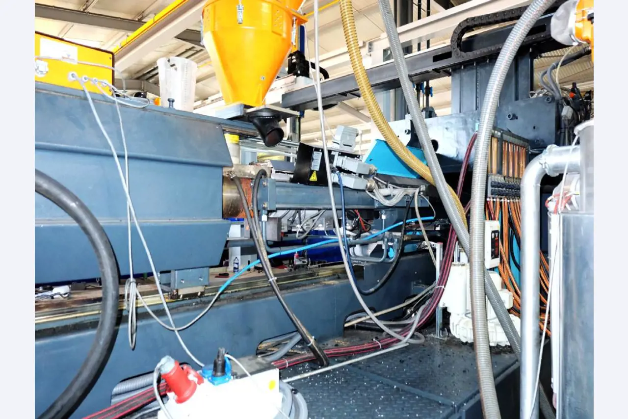 Machines for the manufacturing of foamed <br>and injected attachments and spare parts <br>for the automotive sector-7