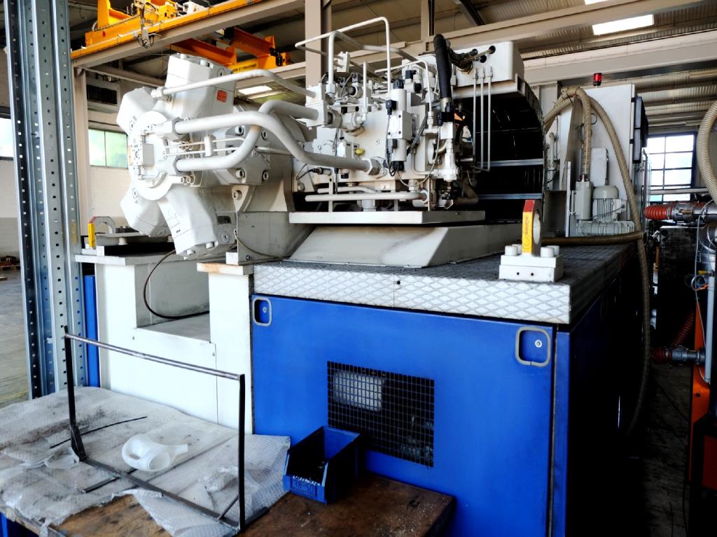 Machines for the manufacturing of foamed <br>and injected attachments and spare parts <br>for the automotive sector-12