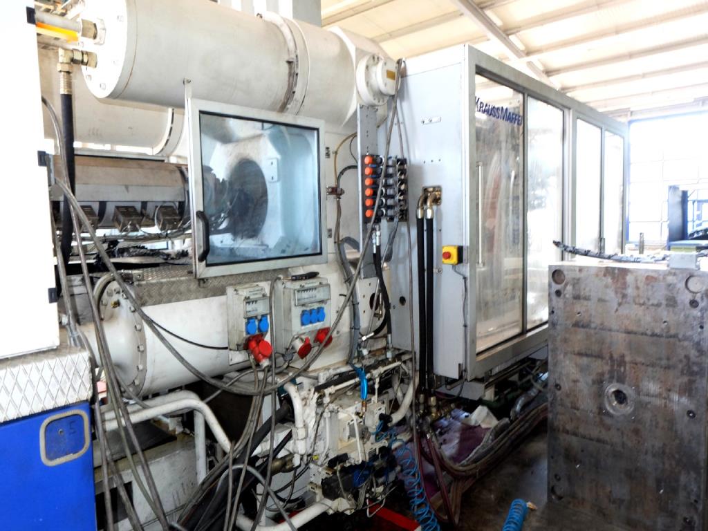 Machines for the manufacturing of foamed <br>and injected attachments and spare parts <br>for the automotive sector-16