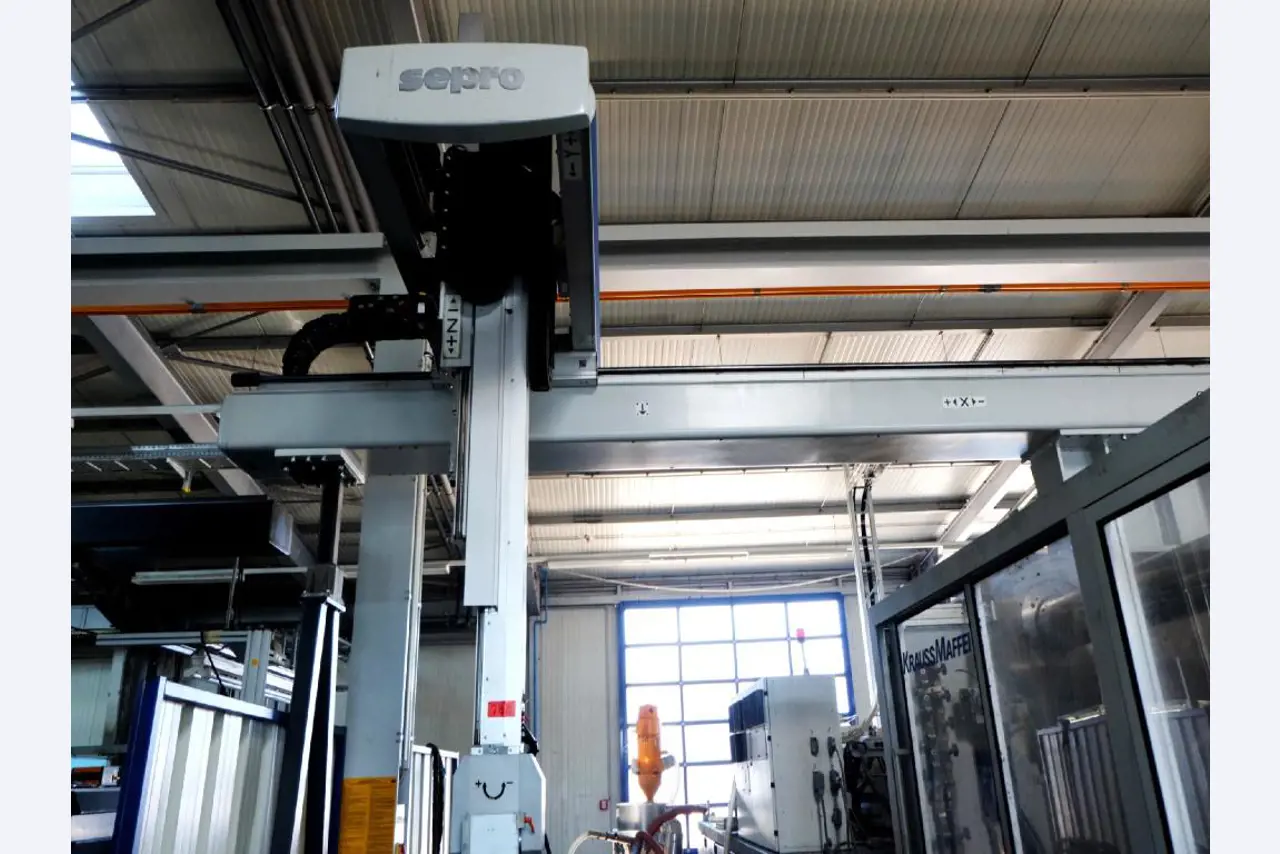 Machines for the manufacturing of foamed <br>and injected attachments and spare parts <br>for the automotive sector-18