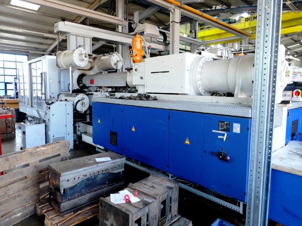 Machines for the manufacturing of foamed <br>and injected attachments and spare parts <br>for the automotive sector-2