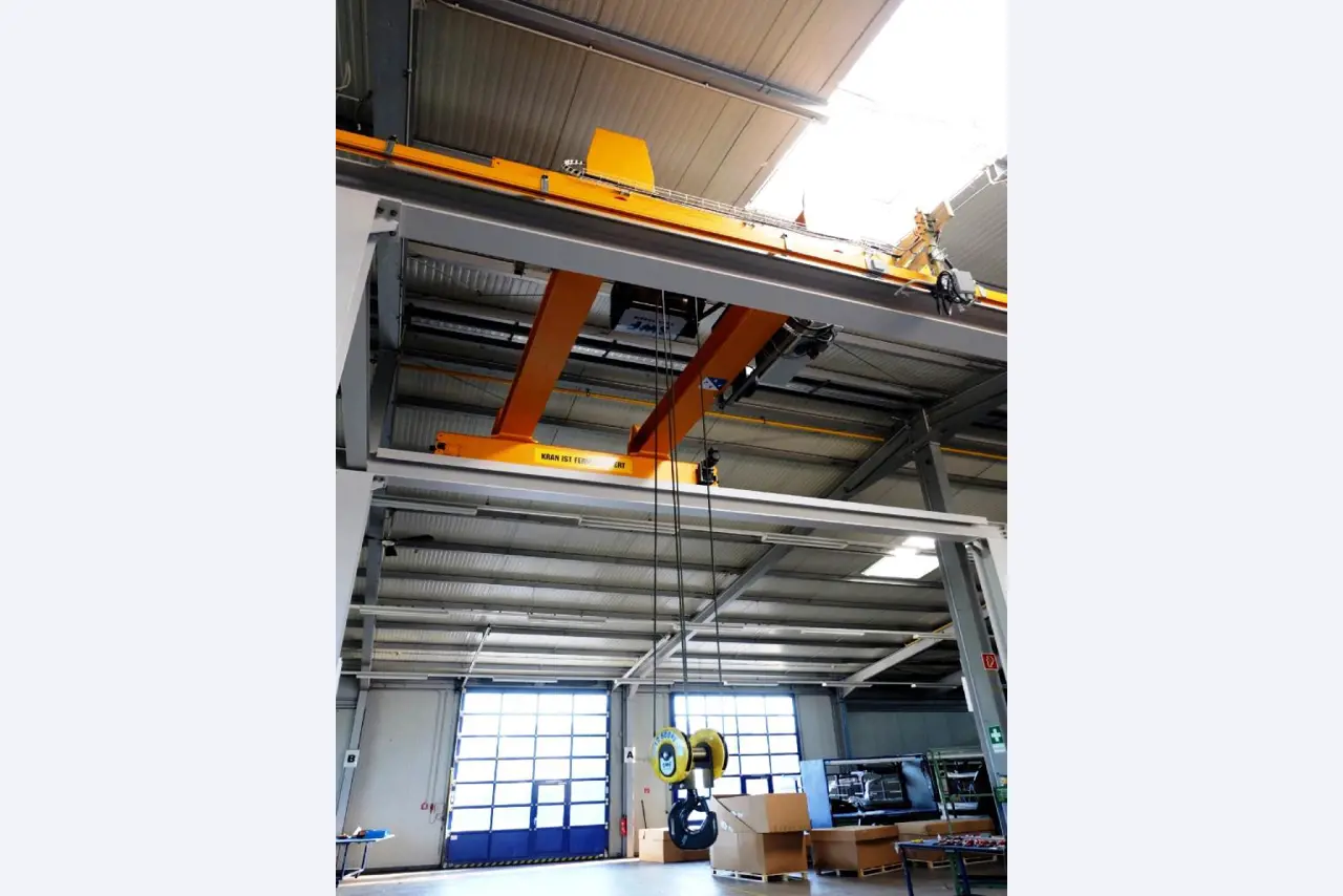 Machines for the manufacturing of foamed <br>and injected attachments and spare parts <br>for the automotive sector-2