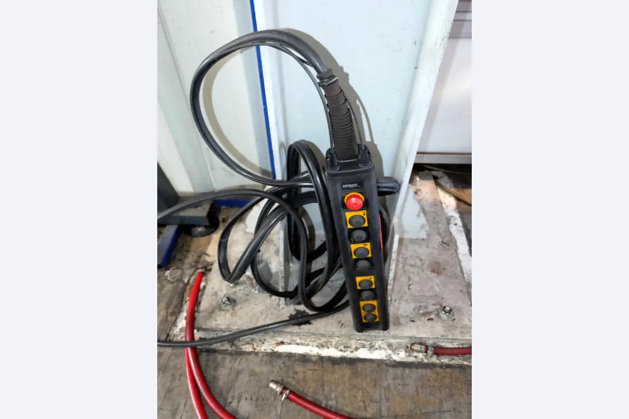 Machines for the manufacturing of foamed <br>and injected attachments and spare parts <br>for the automotive sector-5