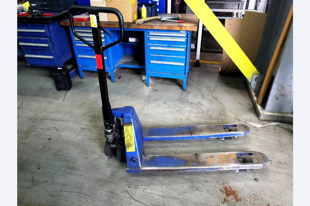 Maschinen zur Herstellung von geschäumten und gespritzten Kfz-(Anbau-)Teilen -1