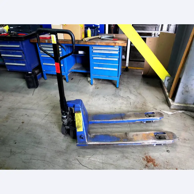 Maschinen zur Herstellung von geschäumten und gespritzten Kfz-(Anbau-)Teilen -1