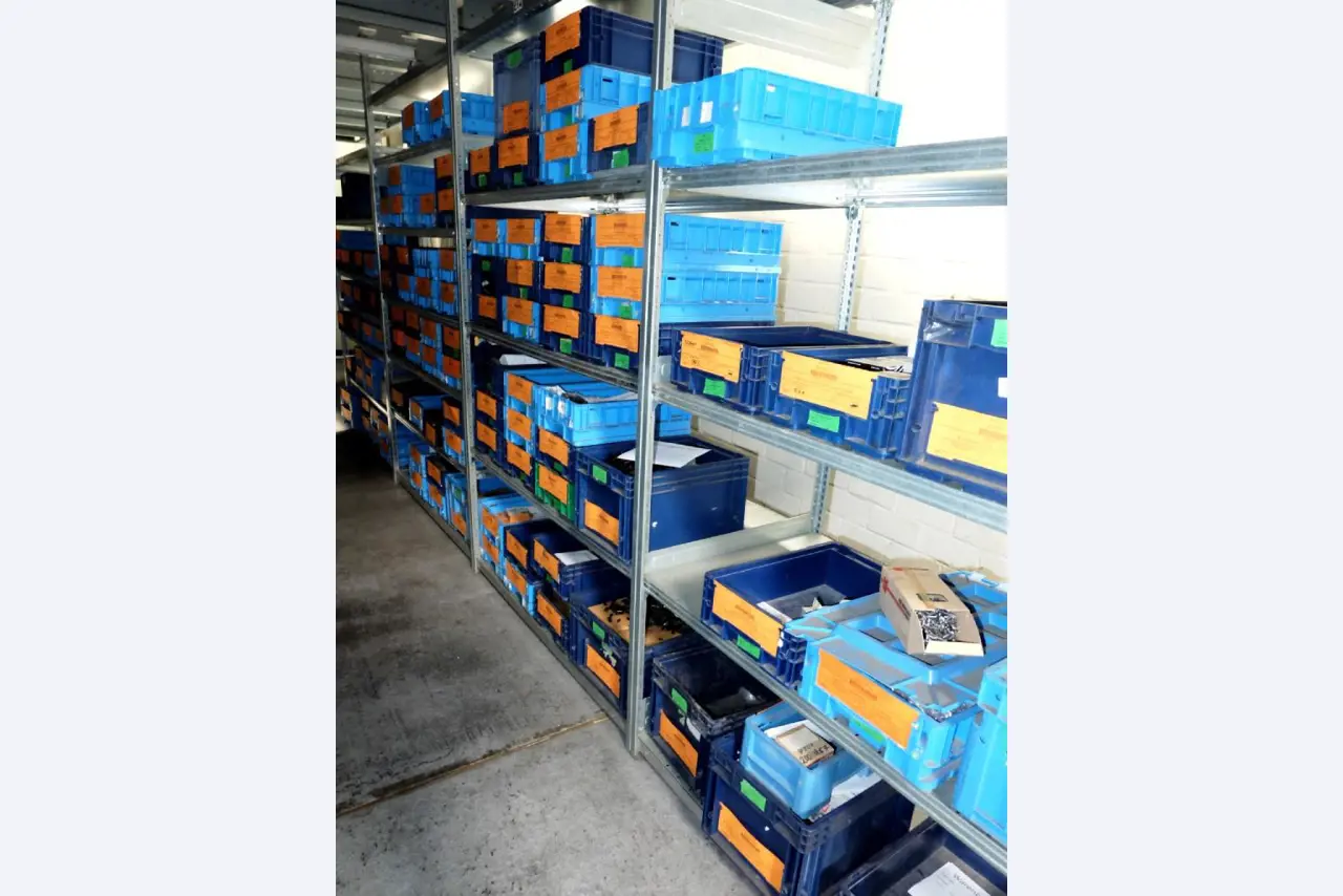 Machines pour la fabrication de pièces (rapportées) automobiles moussées et injectées-10