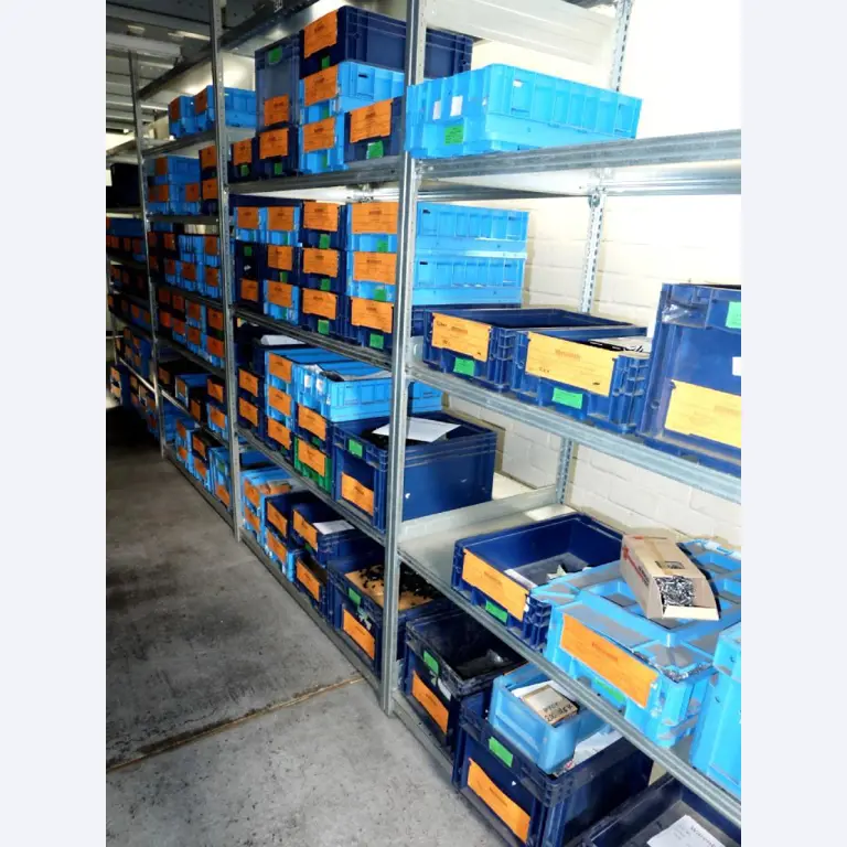 Machines pour la fabrication de pièces (rapportées) automobiles moussées et injectées-10