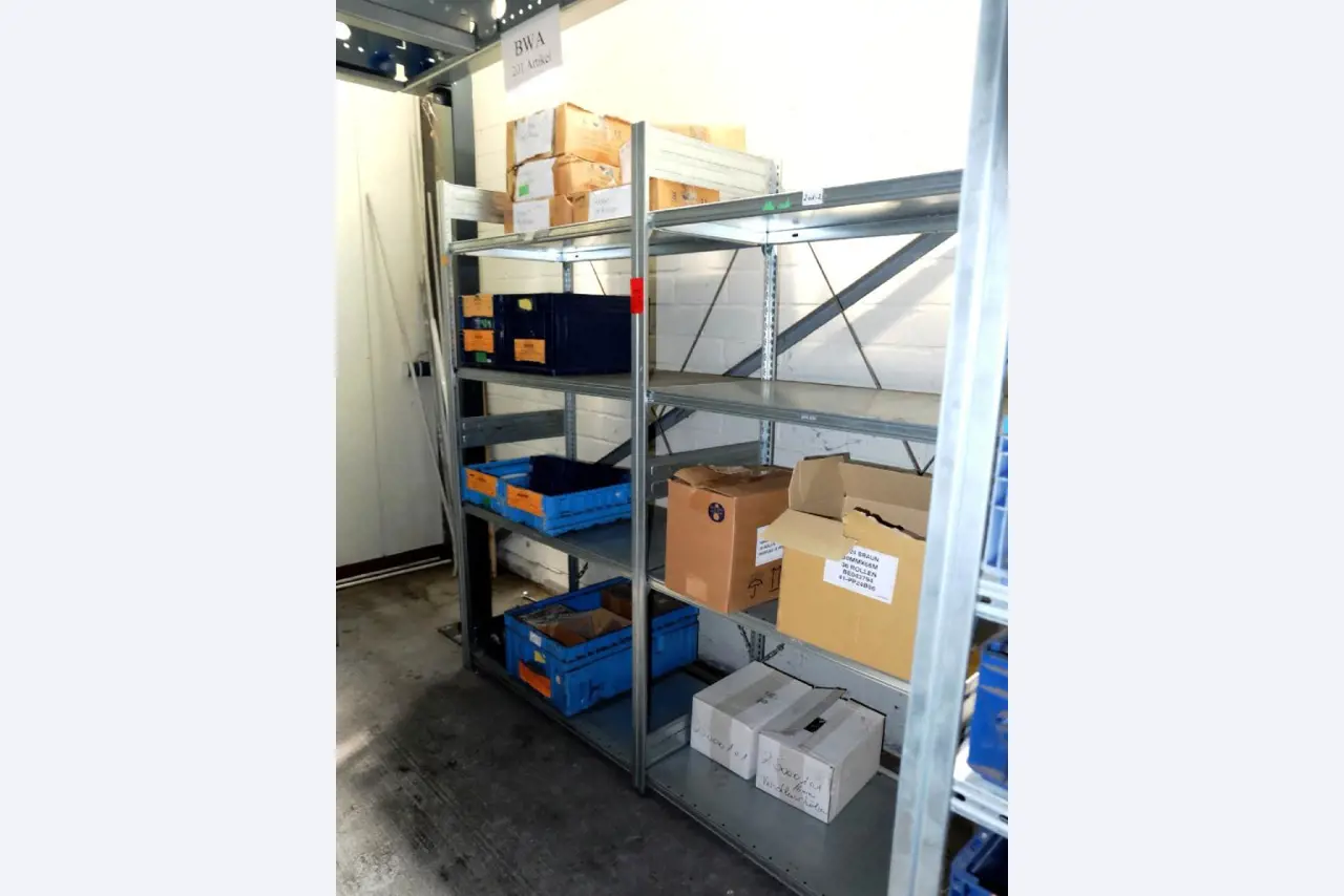 Machines pour la fabrication de pièces (rapportées) automobiles moussées et injectées-11