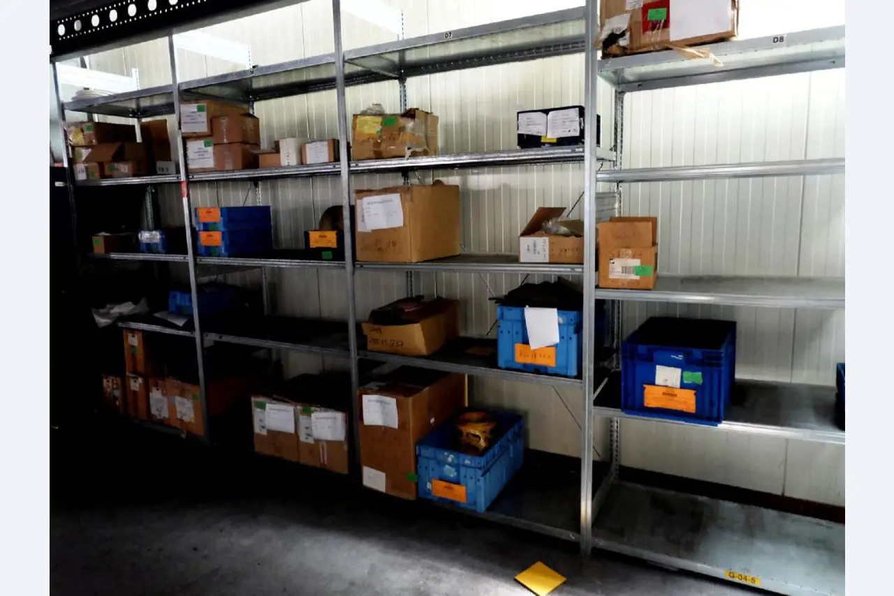 Machines pour la fabrication de pièces (rapportées) automobiles moussées et injectées-12