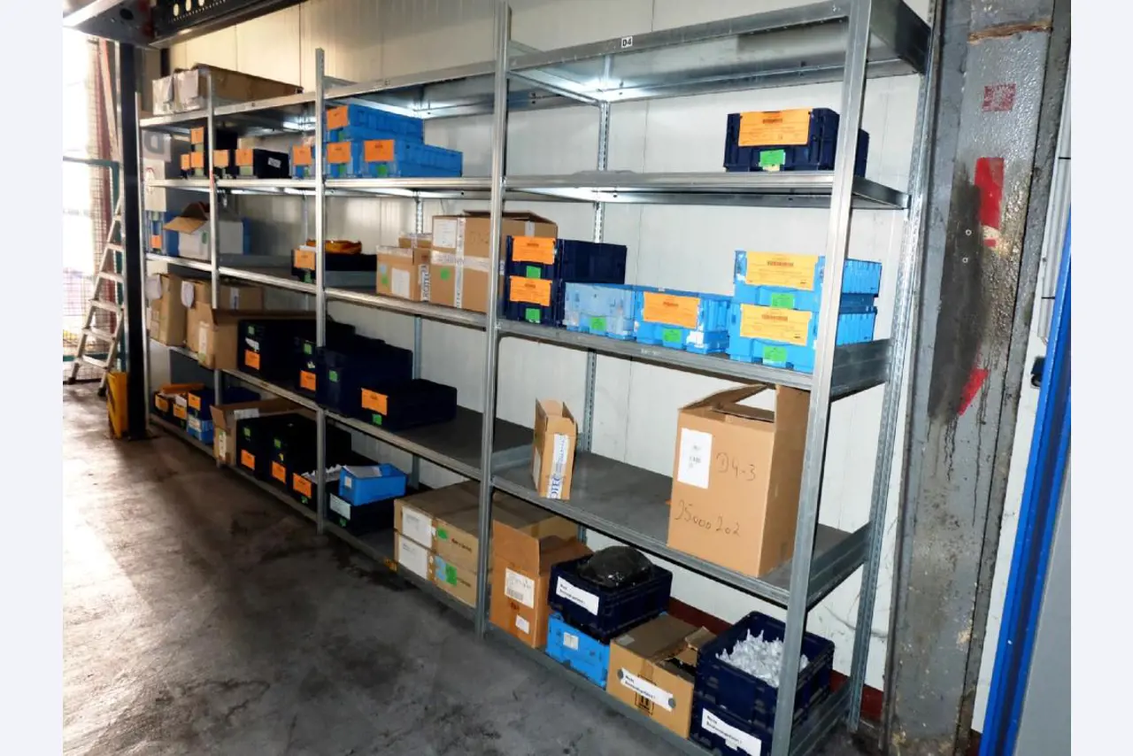 Machines pour la fabrication de pièces (rapportées) automobiles moussées et injectées-3