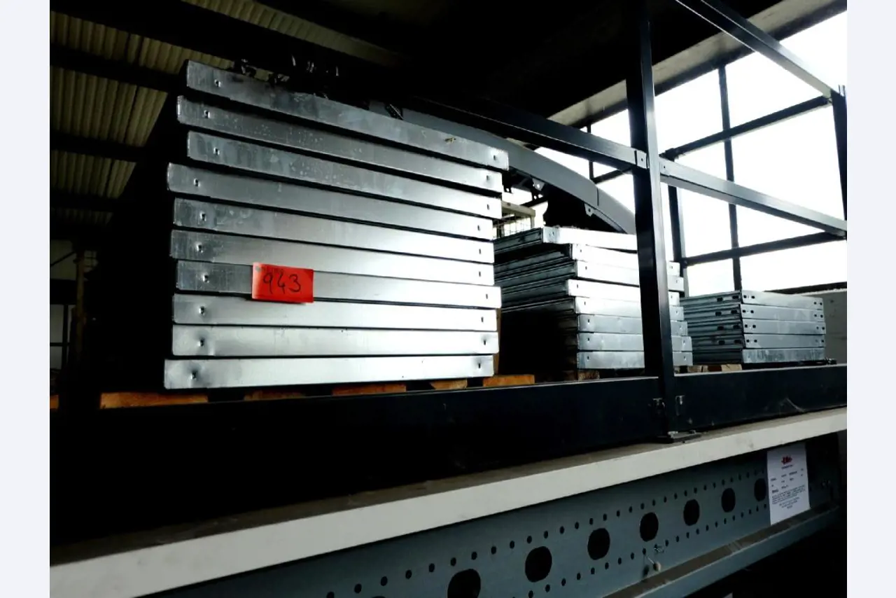 Machines pour la fabrication de pièces (rapportées) automobiles moussées et injectées-4