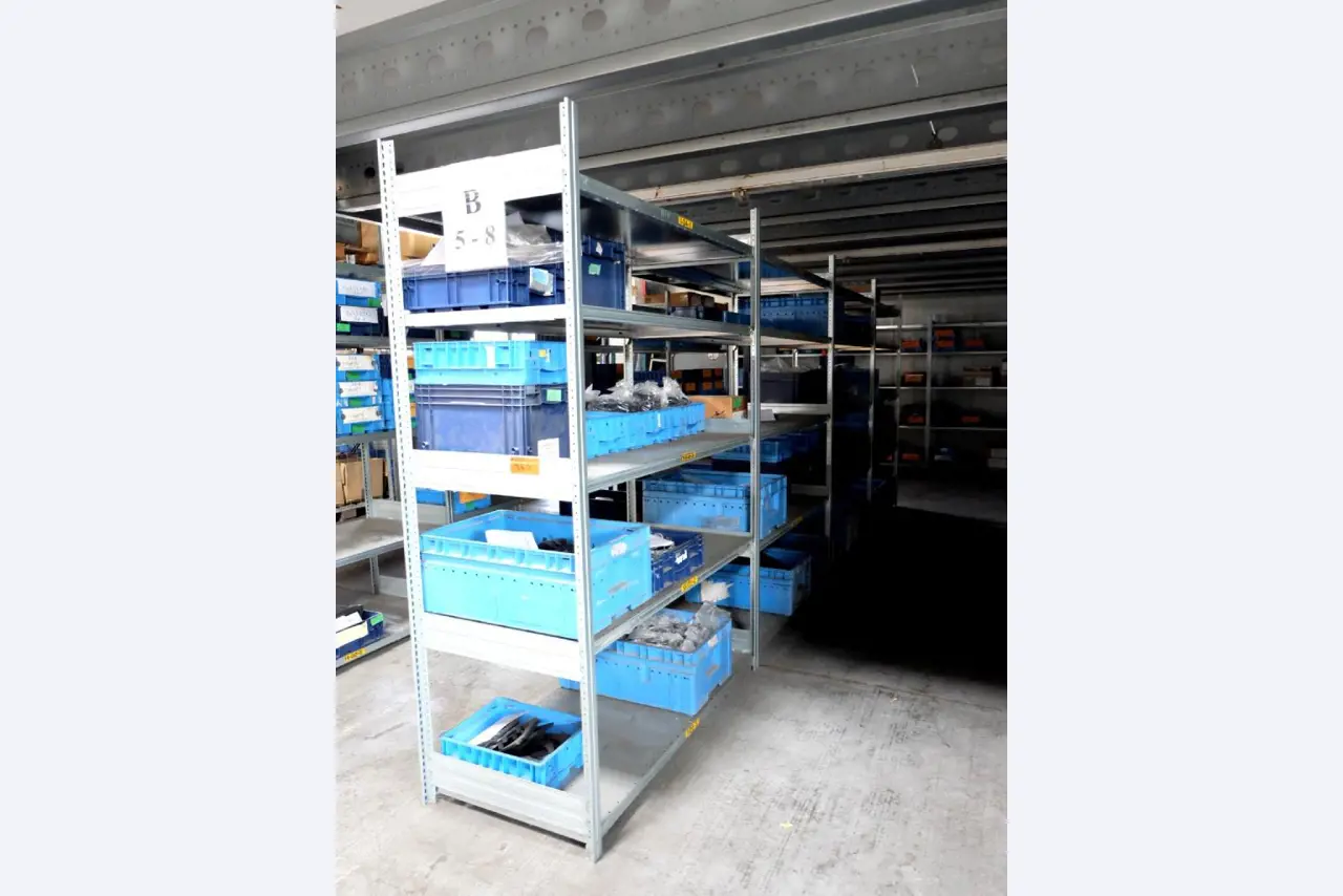 Machines pour la fabrication de pièces (rapportées) automobiles moussées et injectées-5