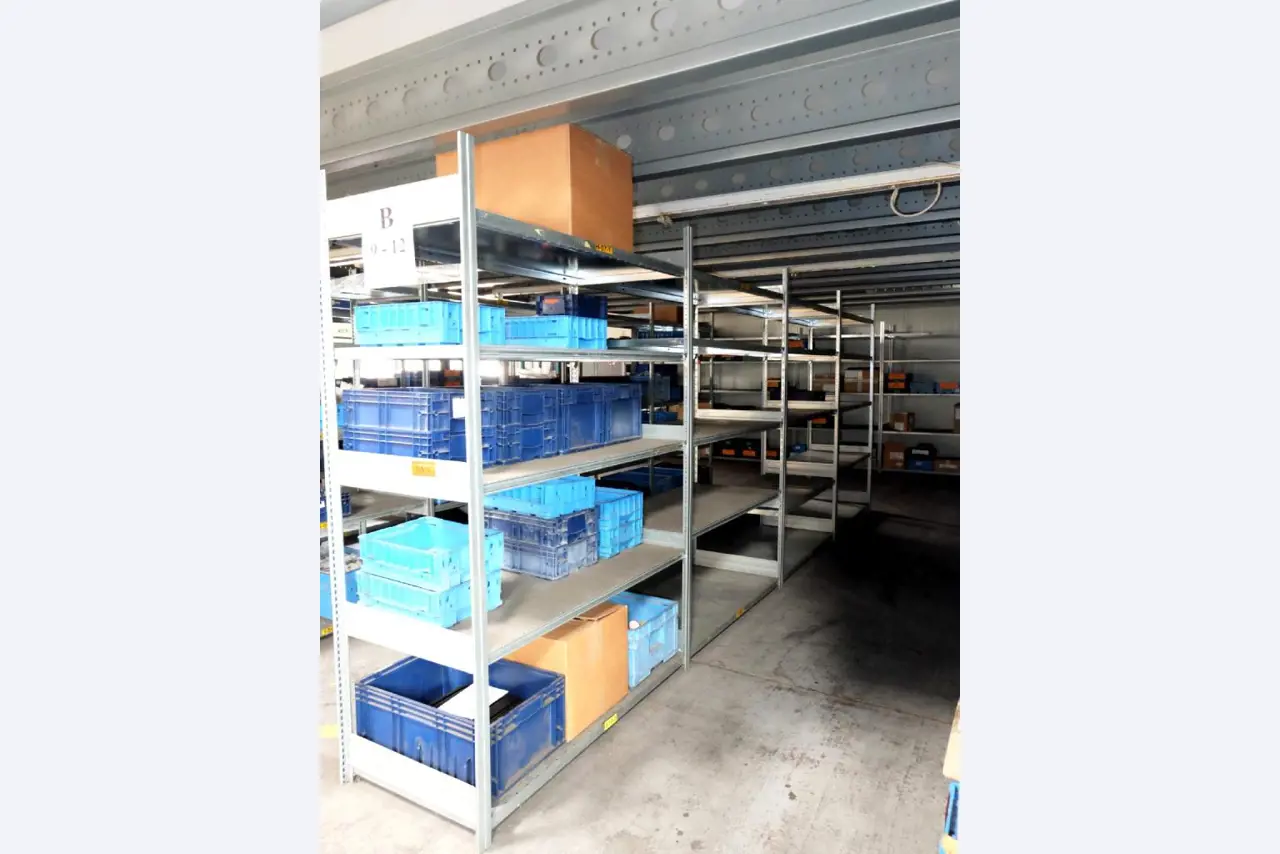 Machines pour la fabrication de pièces (rapportées) automobiles moussées et injectées-6