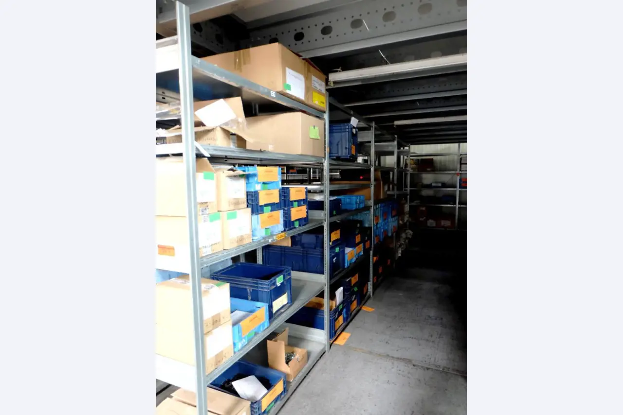 Machines pour la fabrication de pièces (rapportées) automobiles moussées et injectées-7