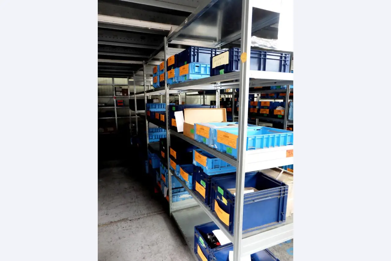 Machines pour la fabrication de pièces (rapportées) automobiles moussées et injectées-8