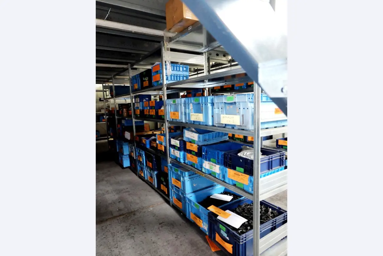 Machines pour la fabrication de pièces (rapportées) automobiles moussées et injectées-9