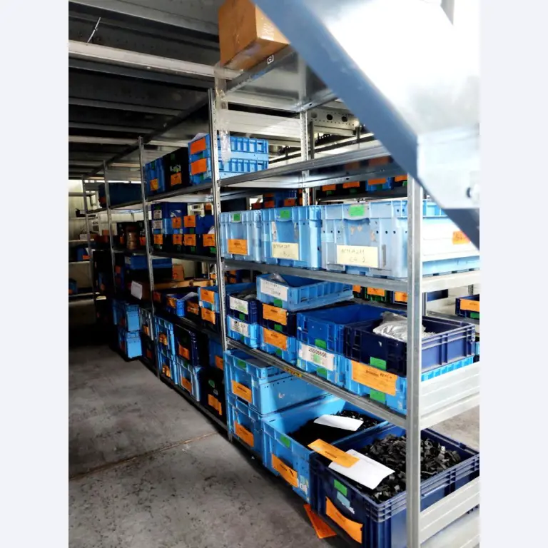 Machines pour la fabrication de pièces (rapportées) automobiles moussées et injectées-9