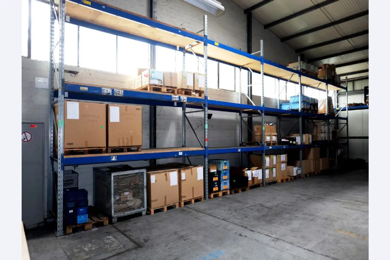 Machines pour la fabrication de pièces (rapportées) automobiles moussées et injectées-1