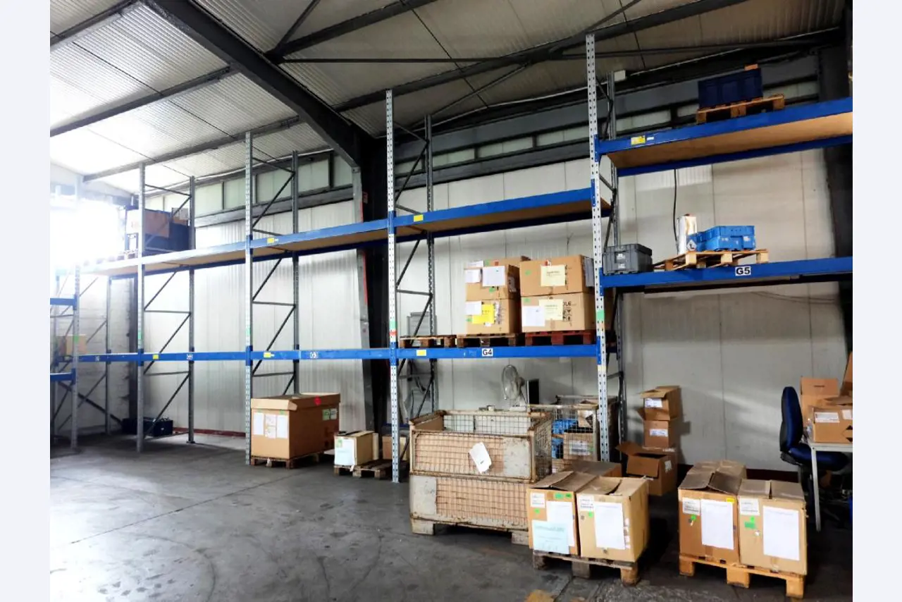 Machines pour la fabrication de pièces (rapportées) automobiles moussées et injectées-3