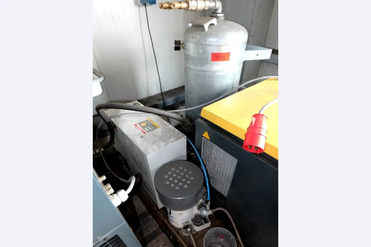 Machines for the manufacturing of foamed <br>and injected attachments and spare parts <br>for the automotive sector-6