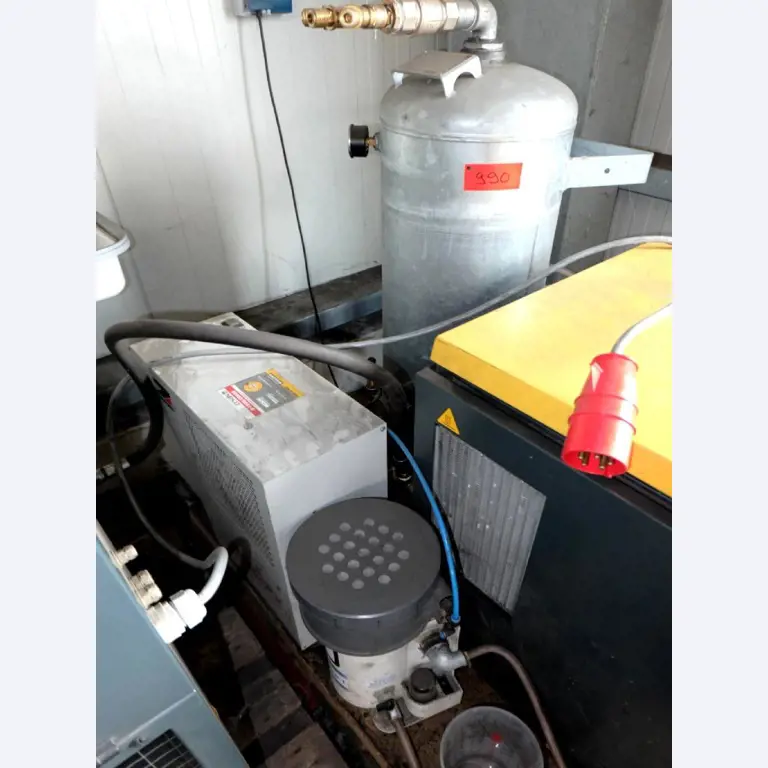 Machines for the manufacturing of foamed <br>and injected attachments and spare parts <br>for the automotive sector-6