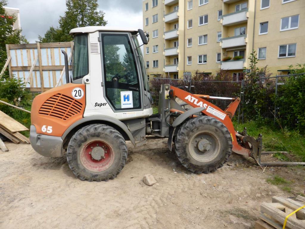 Machines de chantier, matériel de construction, véhicules utilitaires et voitures particulières-3