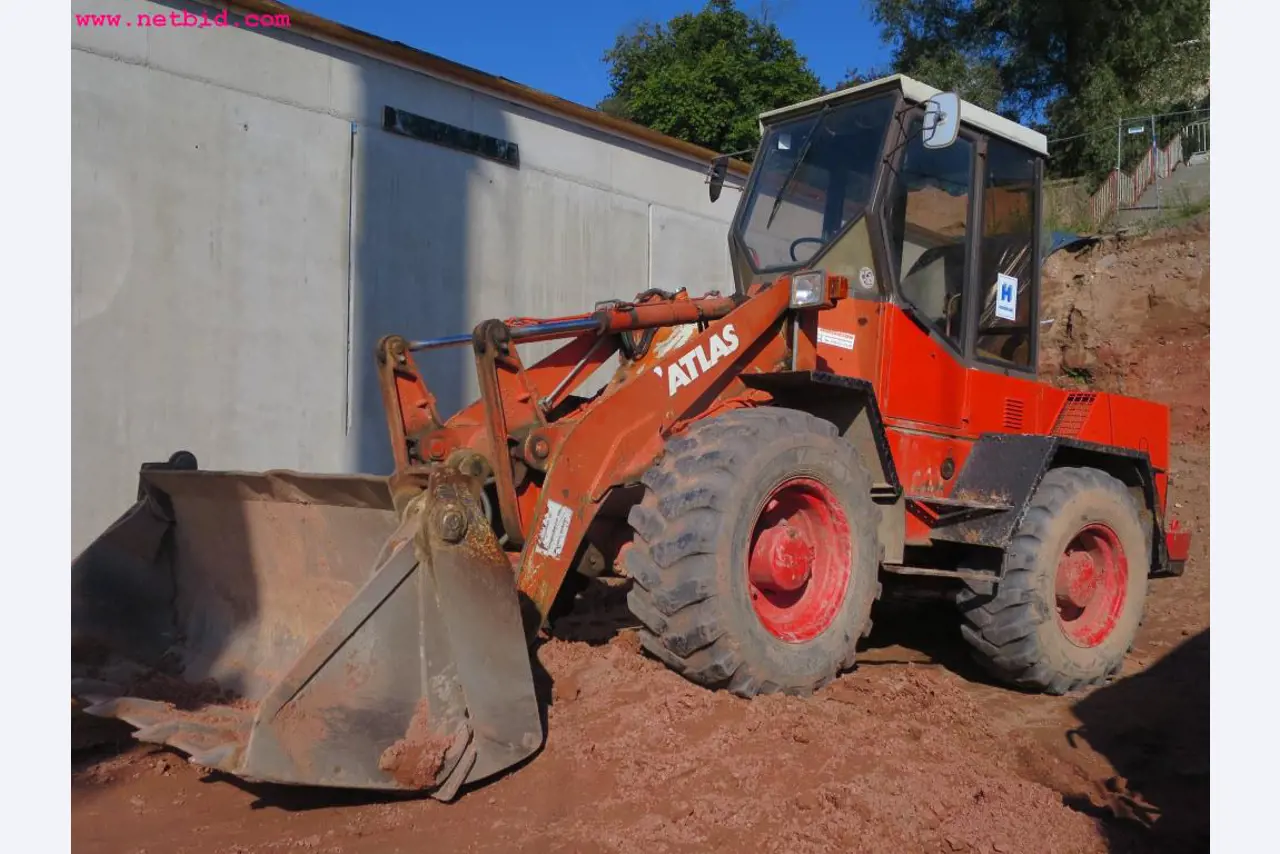 Bouwmachines, bouwuitrusting, bedrijfsvoertuigen en auto´s-1