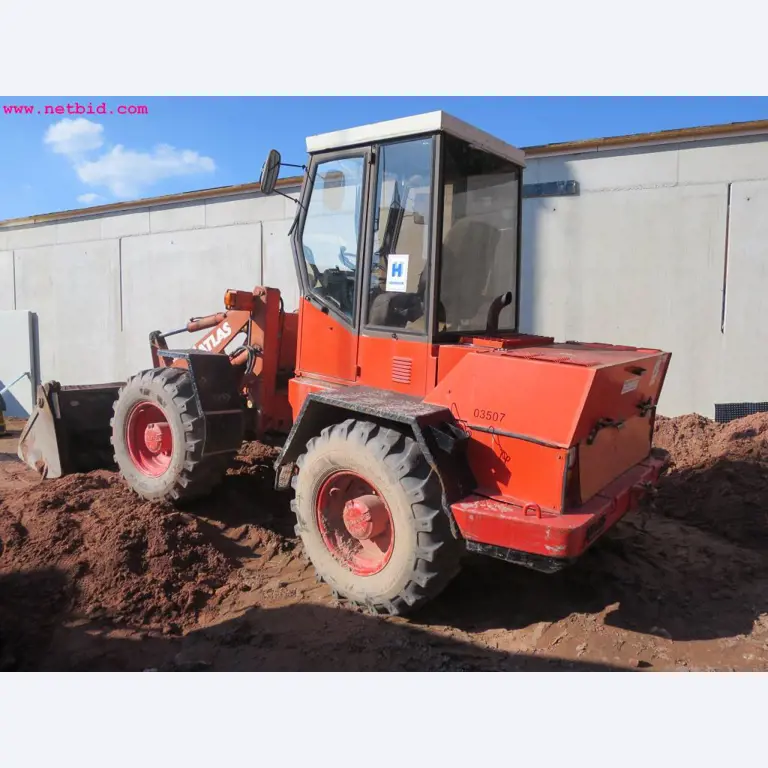 Bouwmachines, bouwuitrusting, bedrijfsvoertuigen en auto´s-2