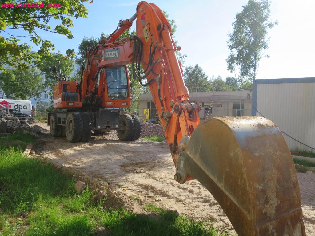 Gradbeni stroji, gradbena oprema, gospodarska vozila in avtomobili-2
