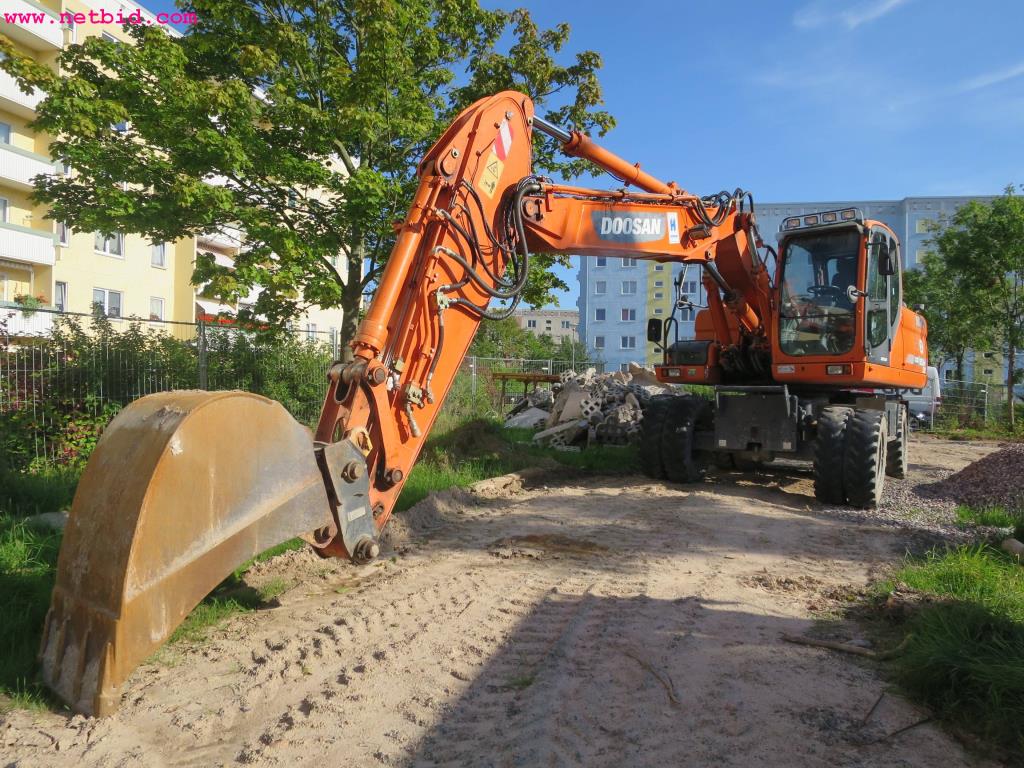 Gradbeni stroji, gradbena oprema, gospodarska vozila in avtomobili-3