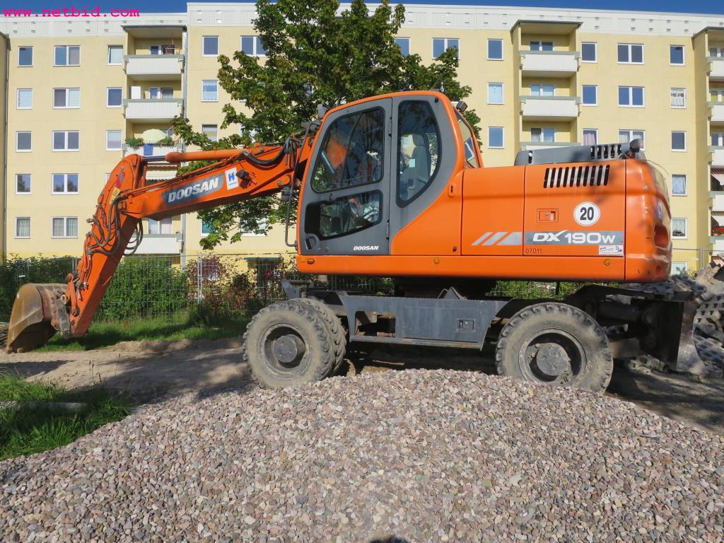 Gradbeni stroji, gradbena oprema, gospodarska vozila in avtomobili-4