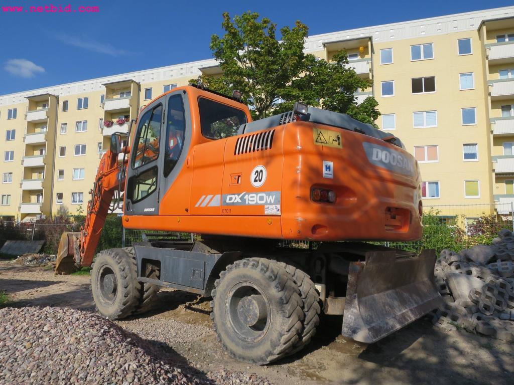 Gradbeni stroji, gradbena oprema, gospodarska vozila in avtomobili-5