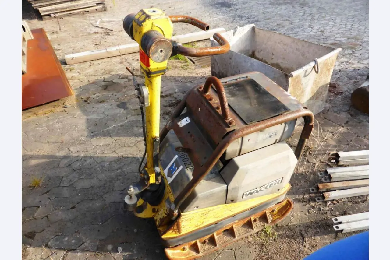 Baumaschinen, Baugeräte, Nutzfahrzeuge und Pkw-1