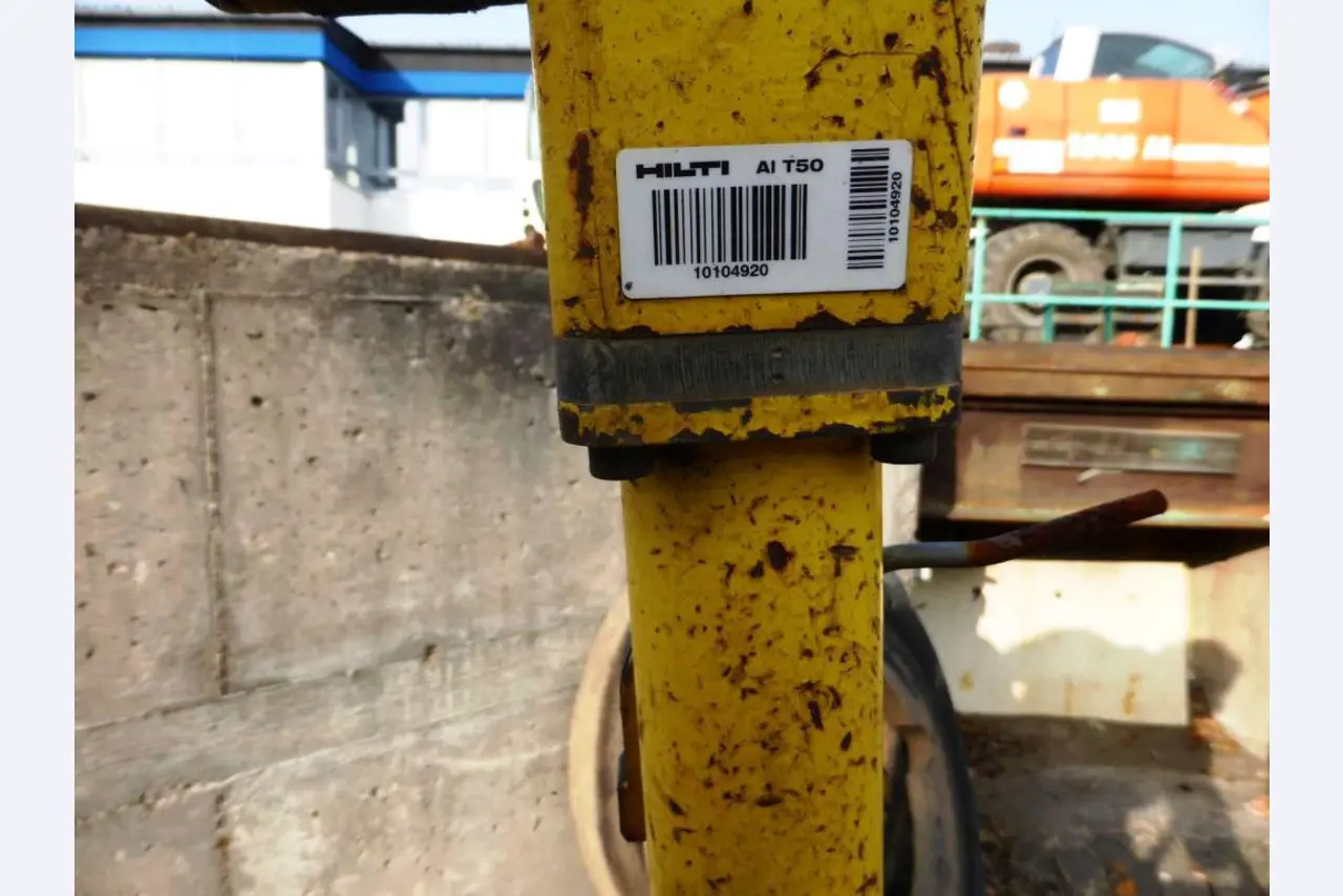 Baumaschinen, Baugeräte, Nutzfahrzeuge und Pkw-2