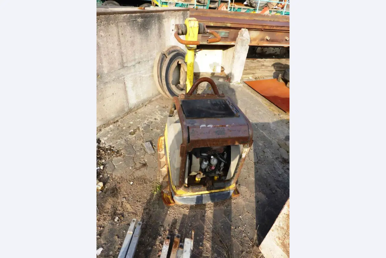 Baumaschinen, Baugeräte, Nutzfahrzeuge und Pkw-3