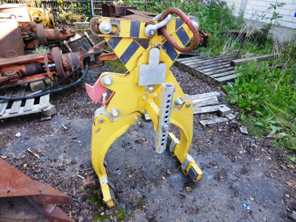 Machines de chantier, matériel de construction, véhicules utilitaires et voitures particulières-1