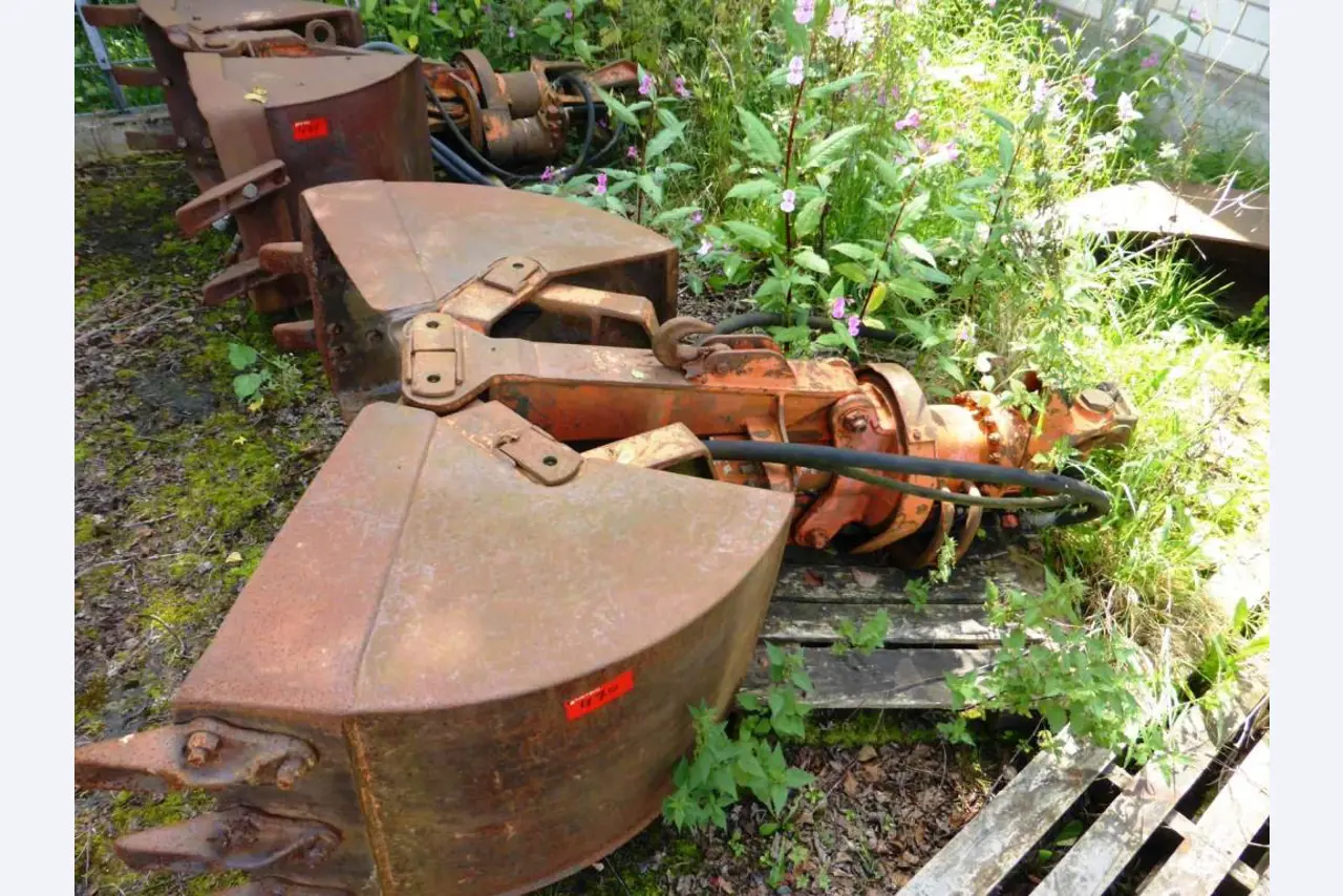 construction machinery and equipment and commercial vehicles -1