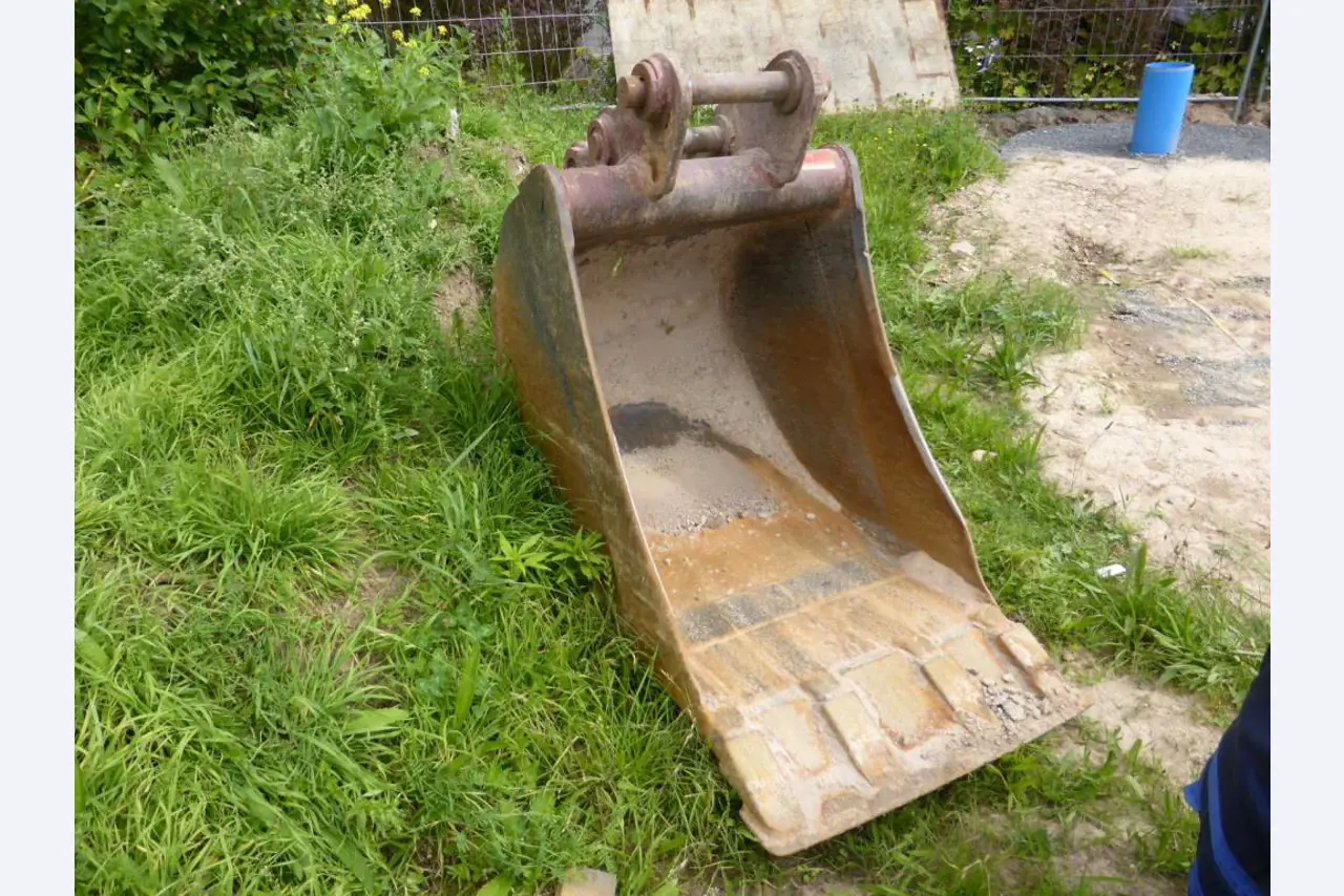 construction machinery and equipment and commercial vehicles -1