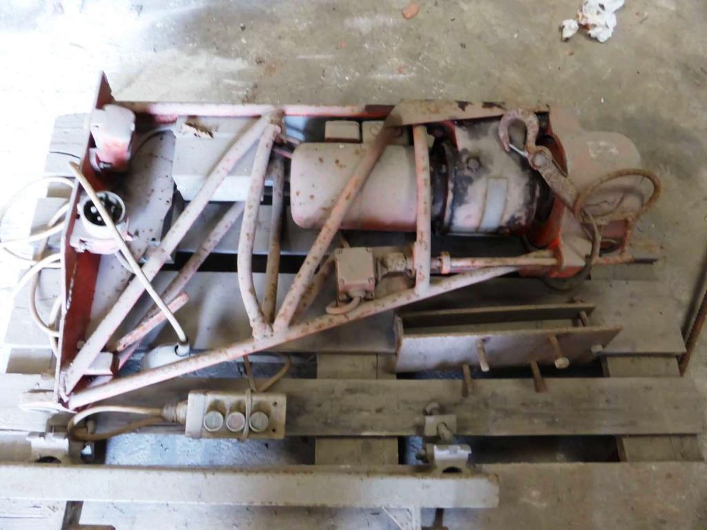 Gradbeni stroji, gradbena oprema, gospodarska vozila in avtomobili-2