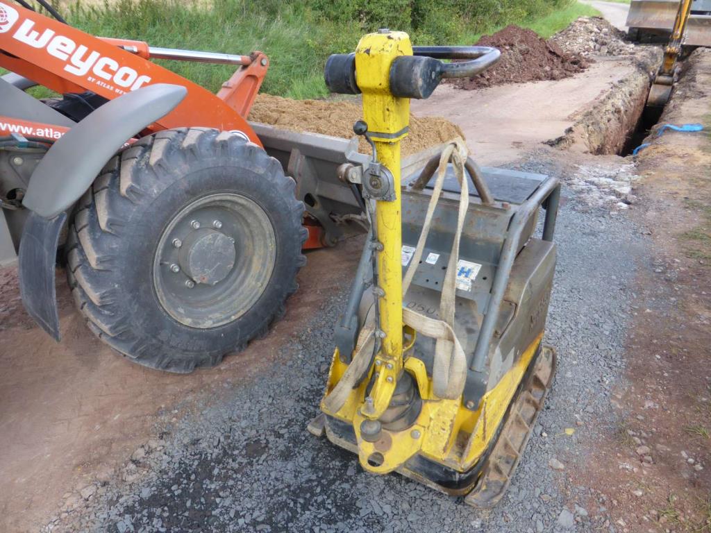 Gradbeni stroji, gradbena oprema, gospodarska vozila in avtomobili-1