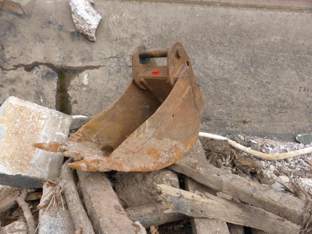 Gradbeni stroji, gradbena oprema, gospodarska vozila in avtomobili-1